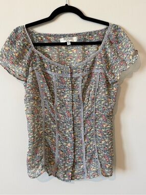Romy Women’s Gray Floral Short-Sleeve Button Front Top